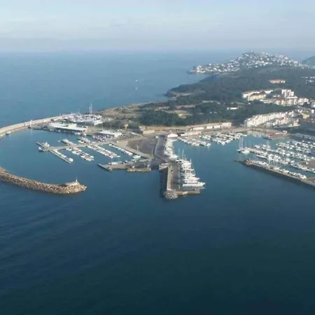 In Spain Near Sandy 公寓